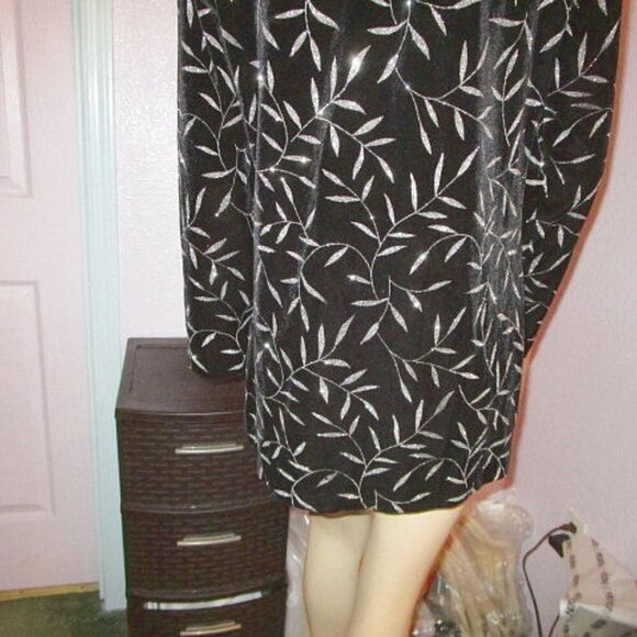 Vtg Black Velvet Embellished Blazer Size M Tunic Long Sleeves Formal Old Money - Picture 10 of 10
